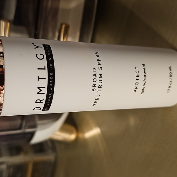 Universal Tinted moisturizer  and Broad Spectrum SPF45 PROTECT defend/prevent - Picture 3 of 5